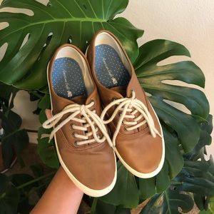 American Eagle brown shoes